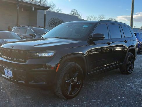 Used 2021 Jeep Grand Cherokee L Laredo image 3