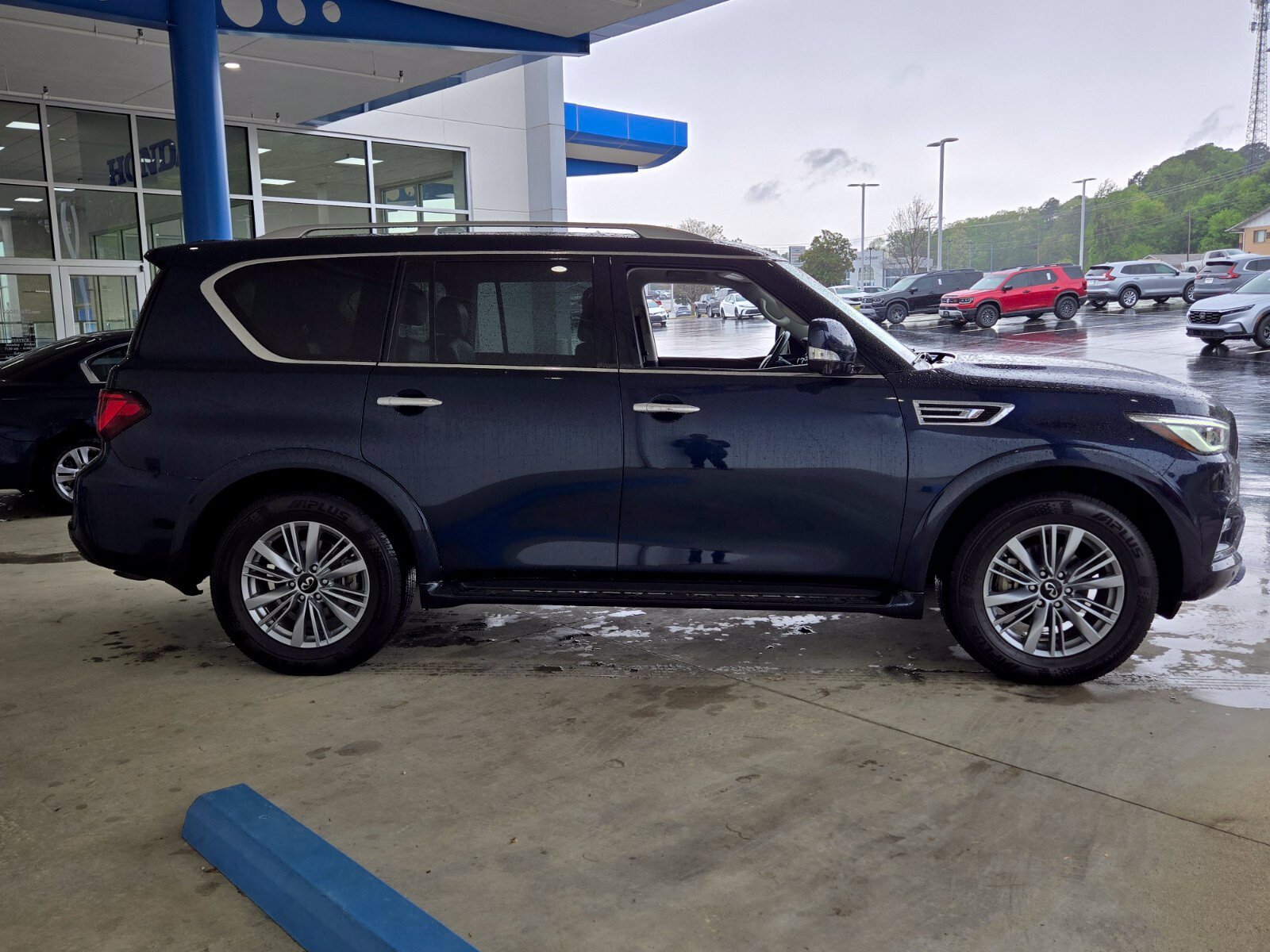 Used 2024 INFINITI QX80 Luxe AWD/4WD image 8