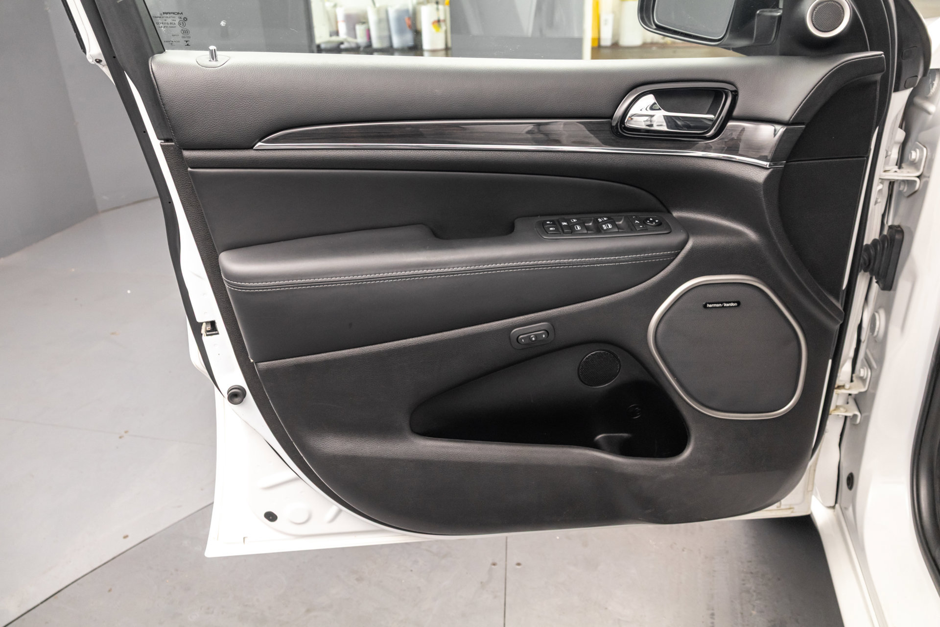 Used 2019 Jeep Grand Cherokee Overland AWD/4WD image 27