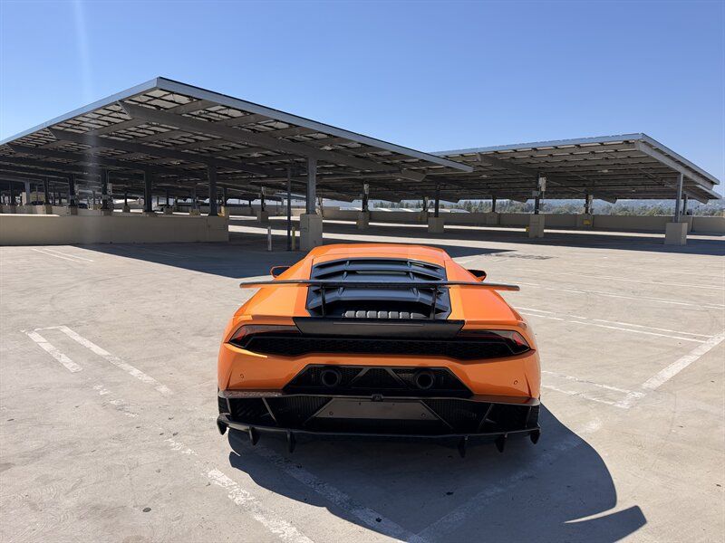Used 2015 Lamborghini Huracan LP 610-4 AWD/4WD image 6