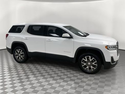 Used 2023 GMC Acadia SLE image 1