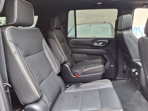 Used 2023 GMC Yukon XL SLT w/ SLT Luxury Package AWD/4WD image 9