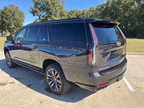 Used 2024 Cadillac Escalade ESV Sport w/ Touring Package image 3