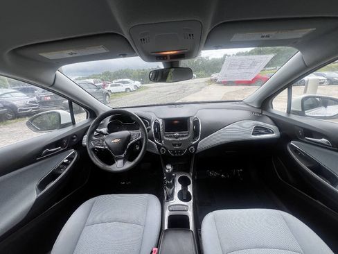 Used 2019 Chevrolet Cruze LT FWD image 12