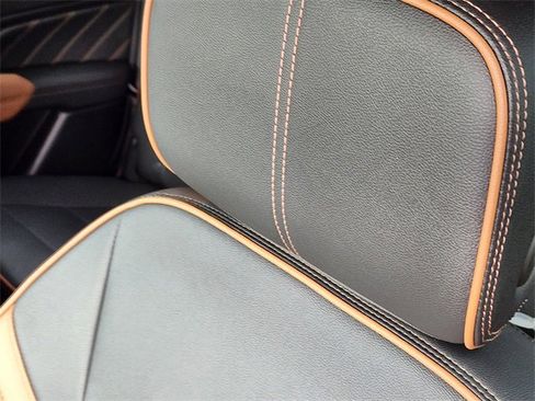 Used 2023 GMC Canyon AT4 w/ AT4 Premium Package image 15