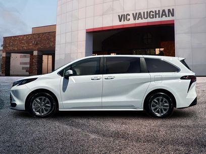 New 2026 Toyota Sienna LE