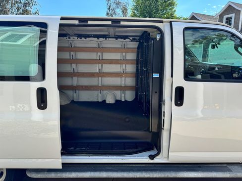 Used 2018 Chevrolet Express 2500 w/ Driver Convenience Package RWD image 18