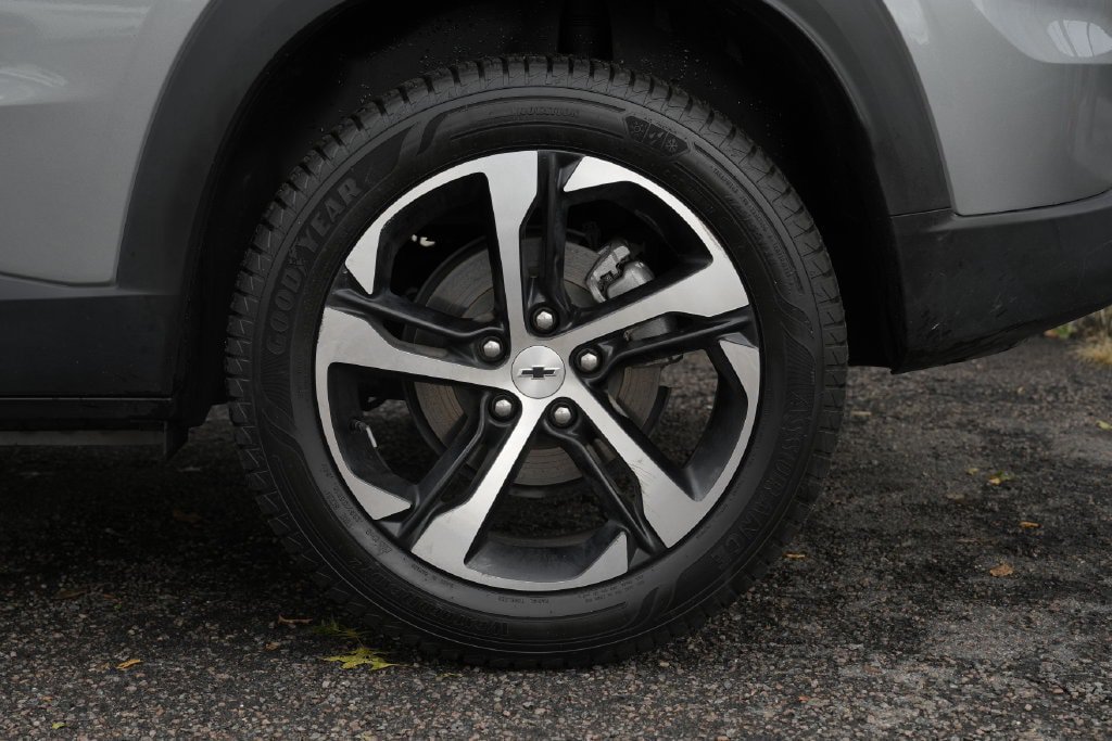 Used 2025 Chevrolet Trax RS w/ Driver Confidence Package FWD image 14