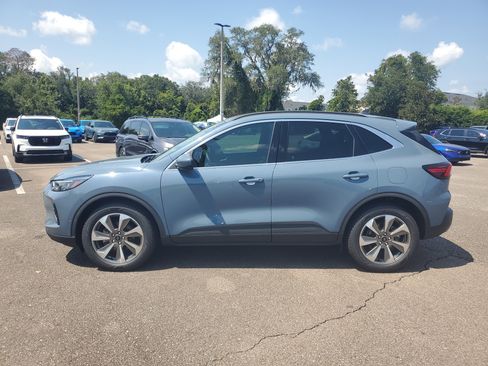 Used 2023 Ford Escape Platinum w/ Premium Technology Package image 10