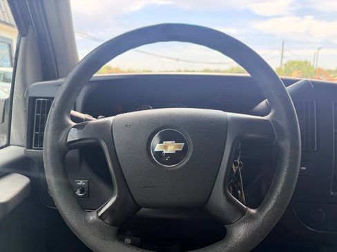 Used 2011 Chevrolet Express 2500 RWD image 17