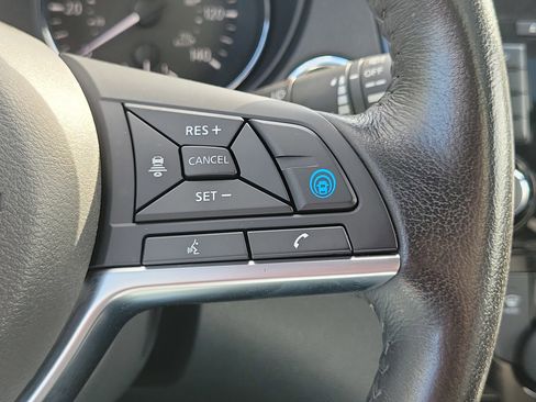 Used 2018 Nissan Rogue SL w/ Premium Package image 25