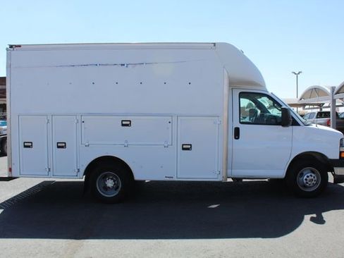Used 2017 Chevrolet Express 3500 image 2