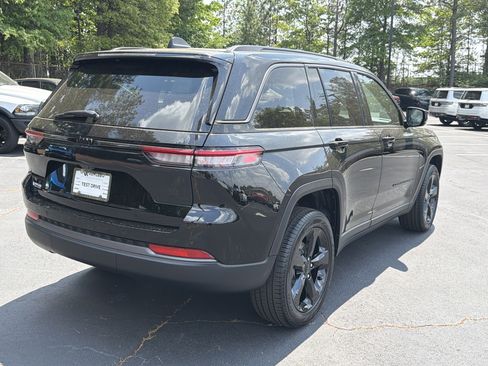 New 2026 Jeep Grand Cherokee Limited RWD image 8