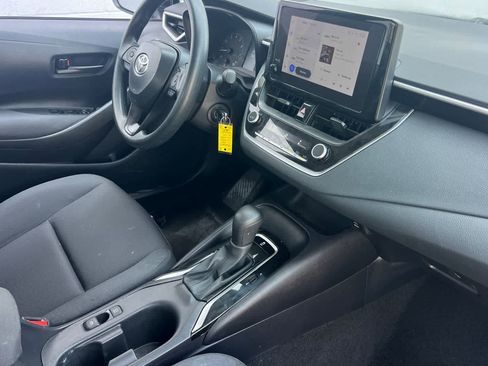 Used 2025 Toyota Corolla LE FWD image 17