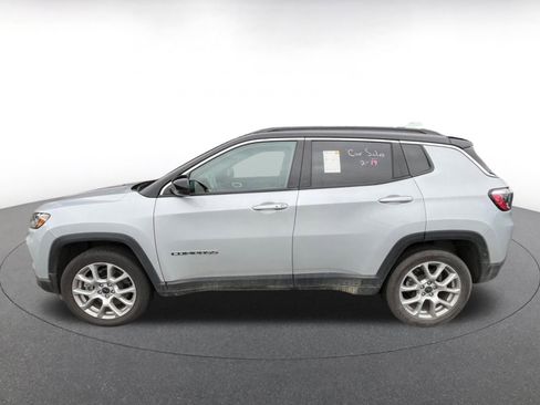 Used 2025 Jeep Compass Limited image 4
