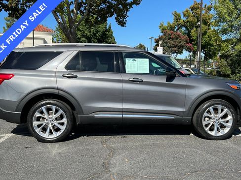 Used 2022 Ford Explorer Platinum w/ Equipment Group 601A image 3