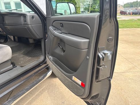 Used 2005 GMC Sierra 2500 SLE w/ Snow Plow Prep Package AWD/4WD image 13