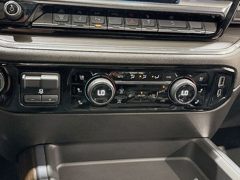 Used 2024 Chevrolet Silverado 3500 High Country w/ High Country Premium Package image 17