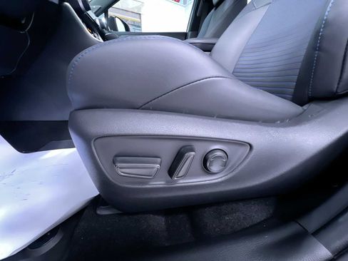 Used 2025 Toyota RAV4 XSE AWD/4WD image 13
