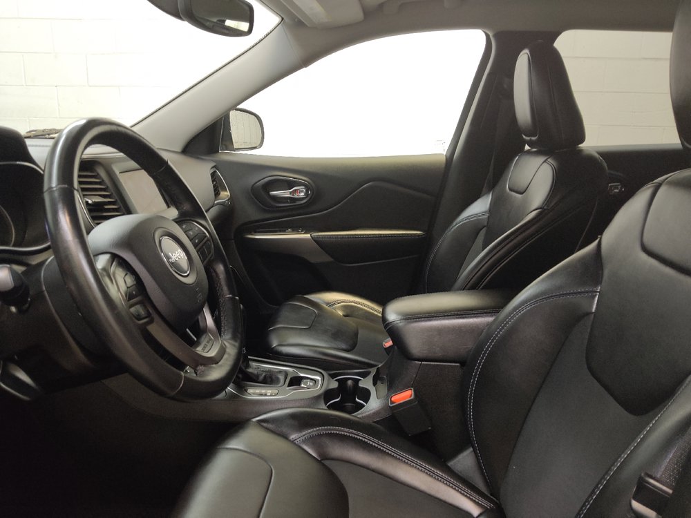 Used 2019 Jeep Cherokee Latitude Plus w/ Comfort/Convenience Group AWD/4WD image 17