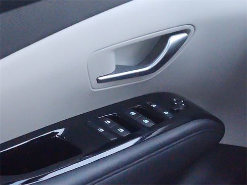 Certified 2022 Hyundai Tucson Limited image 11