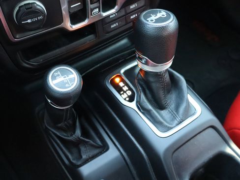 Used 2018 Jeep Wrangler Unlimited Sport S AWD/4WD image 31