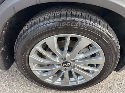 Certified 2023 INFINITI QX50 Luxe image 10