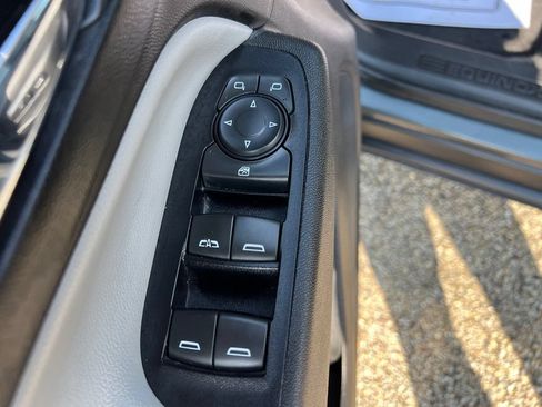Used 2018 Chevrolet Equinox LT FWD image 20