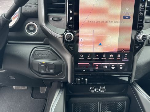 New 2026 RAM 2500 Laramie AWD/4WD image 28