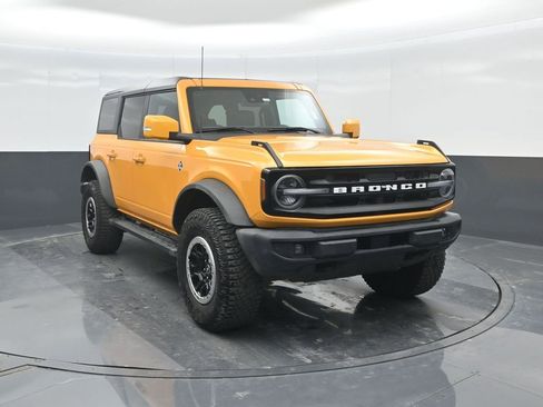 Certified 2022 Ford Bronco Outer Banks w/ Sasquatch Package AWD/4WD image 8