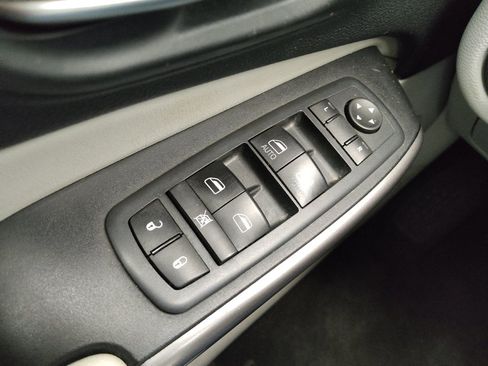 Used 2020 Jeep Cherokee Limited FWD image 27