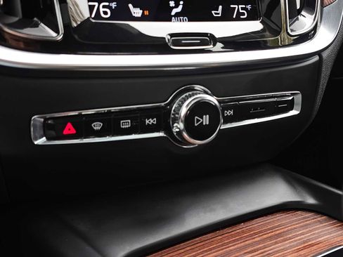 Certified 2021 Volvo S60 T6 Momentum w/ Premium Package image 24