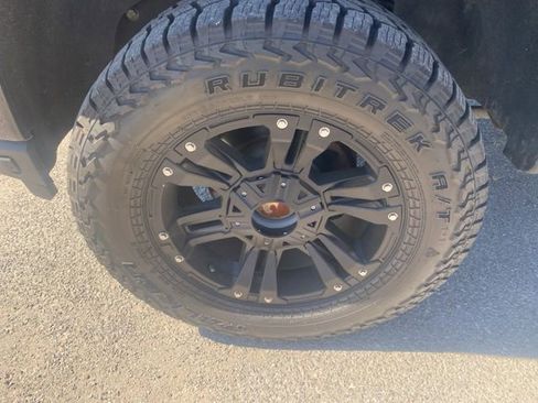Used 2022 GMC Sierra 2500 AT4 w/ AT4 Preferred Package AWD/4WD image 10