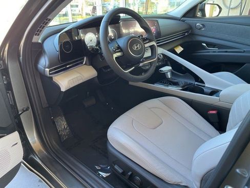 New 2025 Hyundai Elantra Limited image 15