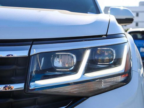 Used 2022 Volkswagen Atlas Cross Sport SEL R-Line image 7