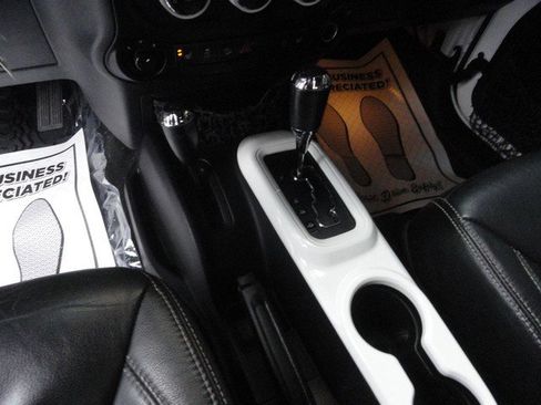 Used 2014 Jeep Wrangler Unlimited Sahara image 11