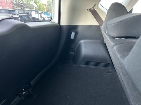 Used 2024 Kia Soul LX w/ Option Group 015 FWD image 12