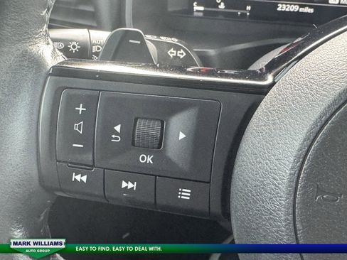 Used 2022 Nissan Rogue Platinum w/ Head-Up Display Package image 12