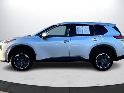 Used 2024 Nissan Rogue SV image 6