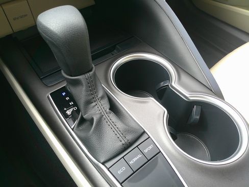 Used 2023 Toyota Camry LE image 28