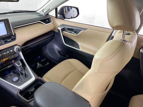 Used 2019 Toyota RAV4 Limited image 24