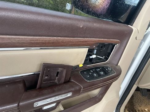 Used 2014 RAM 1500 Laramie w/ Convenience Group image 12