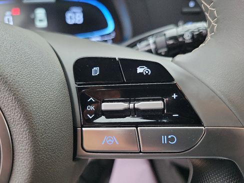 Certified 2025 Hyundai Elantra Sport image 6