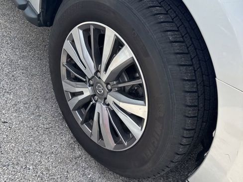 Used 2019 Nissan Pathfinder SL AWD/4WD image 4