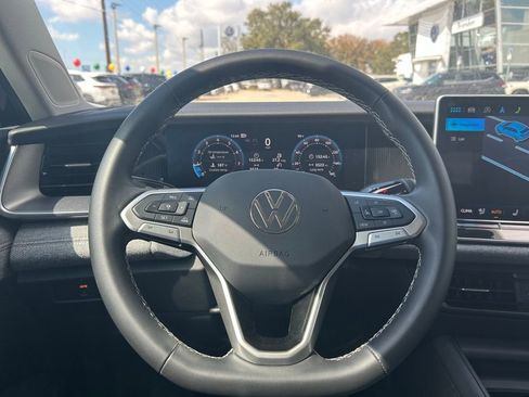 Certified 2025 Volkswagen Tiguan S image 19