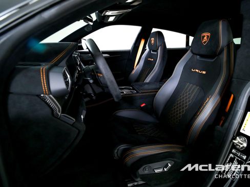 Used 2023 Lamborghini Urus Performante AWD/4WD image 11