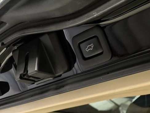 Used 2011 Lexus LX 570 4WD w/ Luxury Pkg image 48