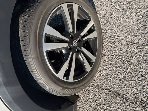 Used 2018 Nissan Kicks SV image 12