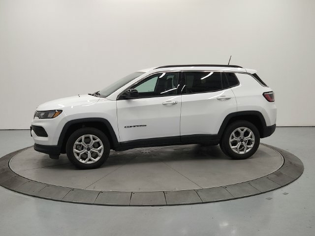 Used 2025 Jeep Compass Latitude AWD/4WD image 5