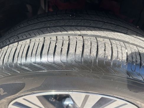 Used 2023 Nissan Rogue SV image 39